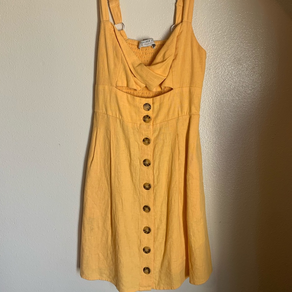 Yellow dress great for spring 😊